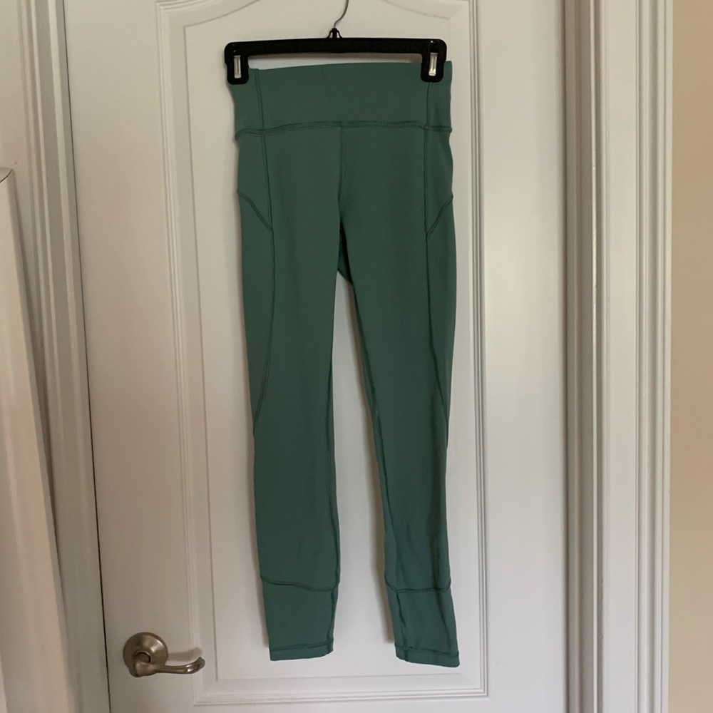 Frosted pine Lululemon leggings